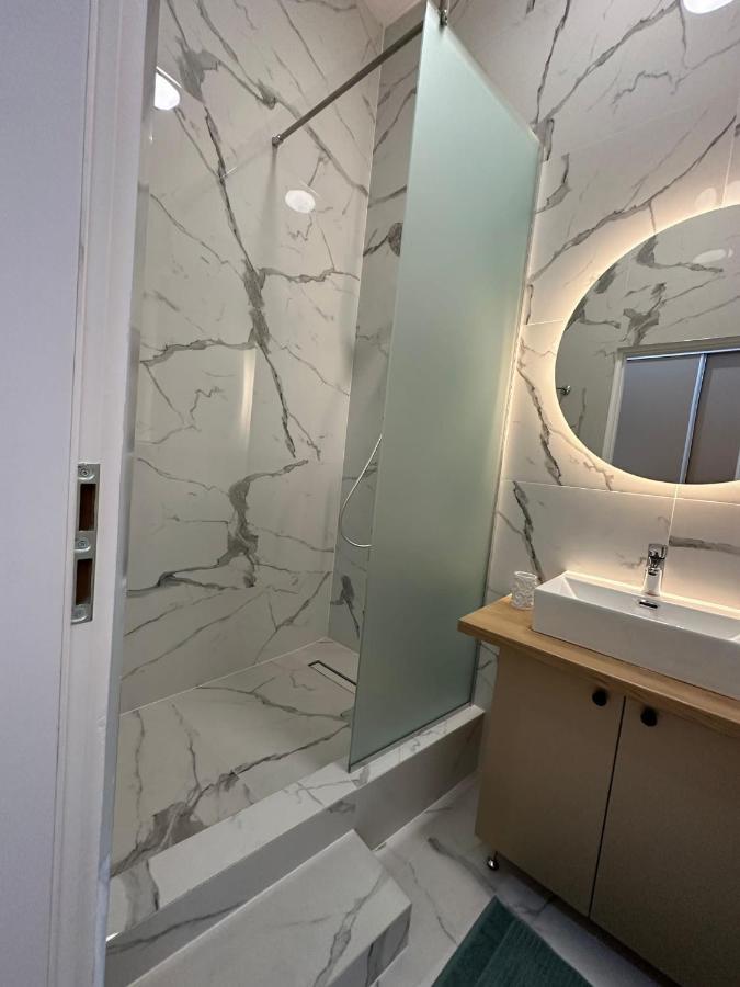 Oyster Flat Victoriei Apartment Bukares Bagian luar foto